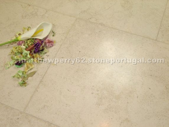 Gascogne Beige Limestone Tiles - Honed