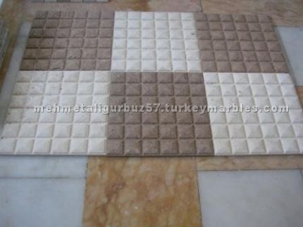 Pyramidal molding
