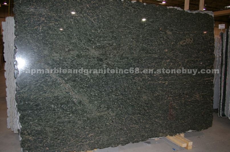 Verde Maritaca granite slabs