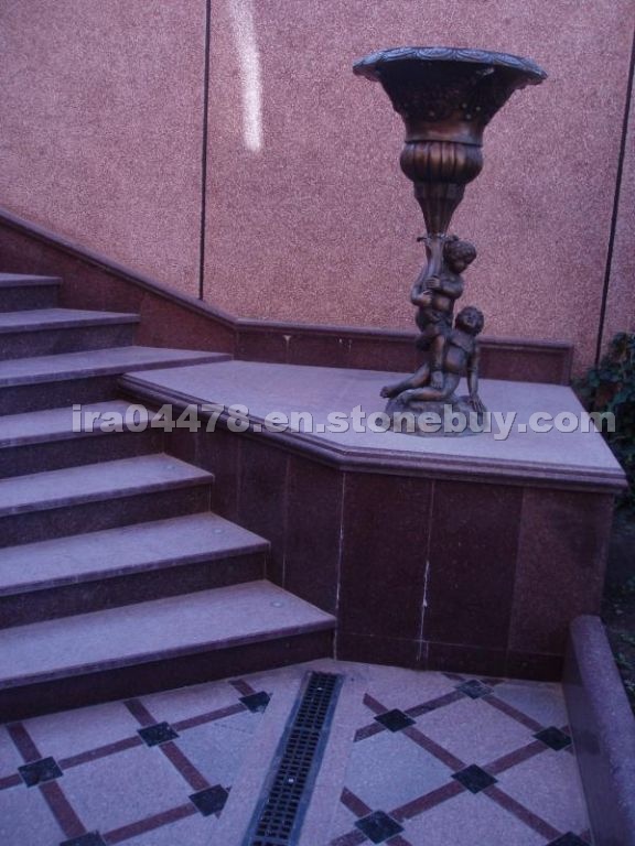 Carpazi stairs top with sculpture