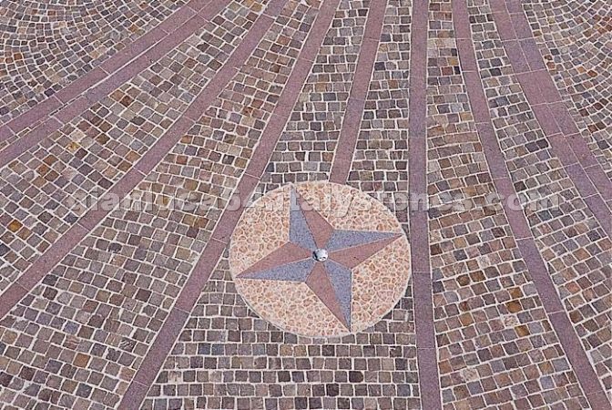 Red porphyry flamed - honed surface