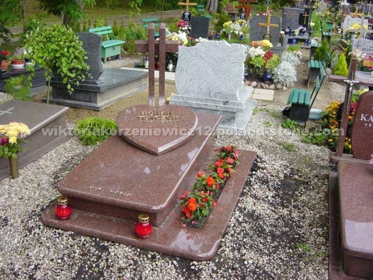 Vanga Red Granite Monument