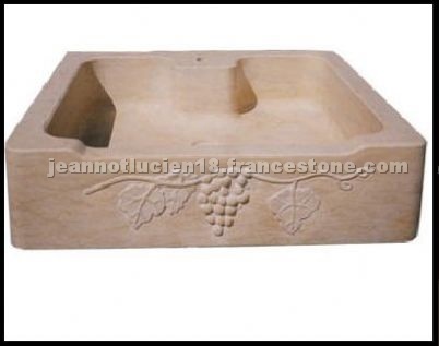 Sculpted basin in Pierre de Bourgogne