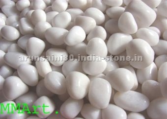 Decorative coloured pebbles (white)