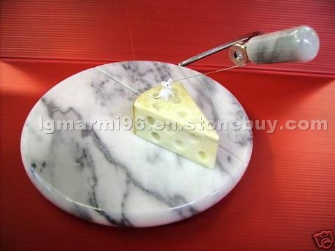 Round-Cutting Board in white marble