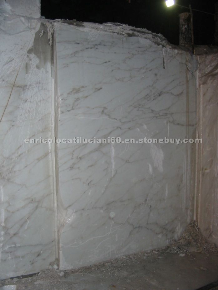 White marble marble blocks with golden veins