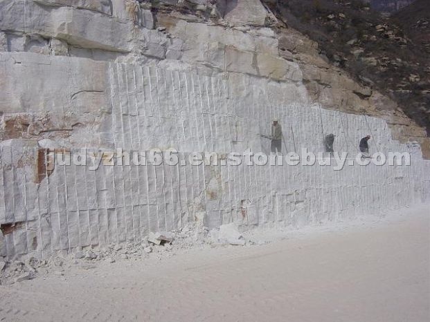 White sandstone quarry