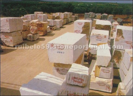 Moca Cream Blocks Limestone Portuguses