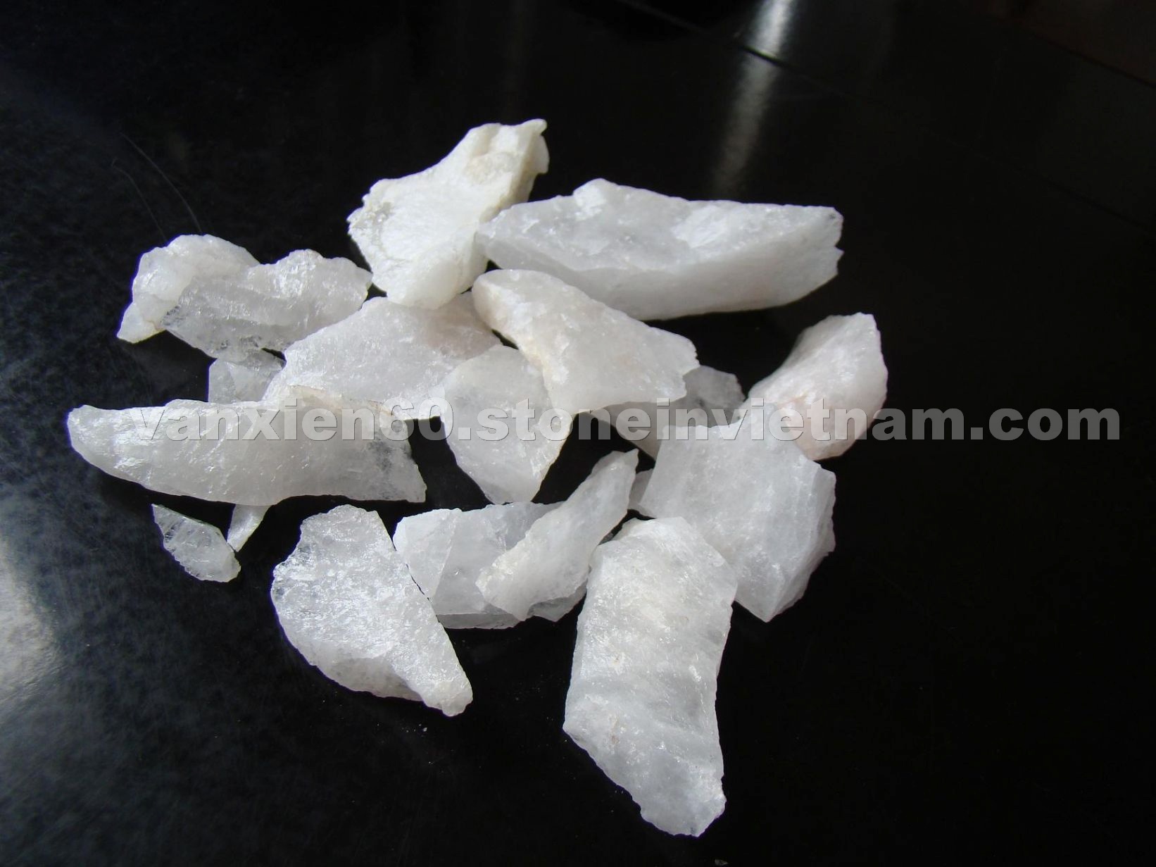 Vietnam Natural Quartz Lumps