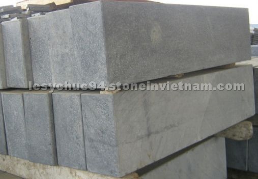 Blue stone Kerbstone