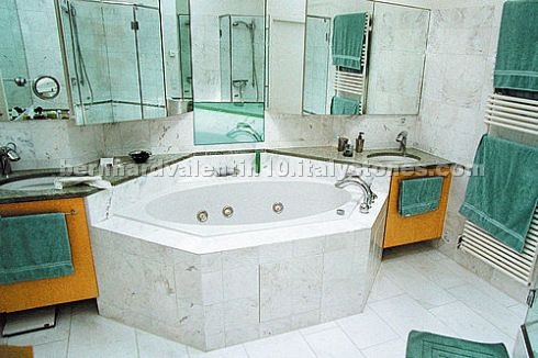 Carrara Marble Tub Surround