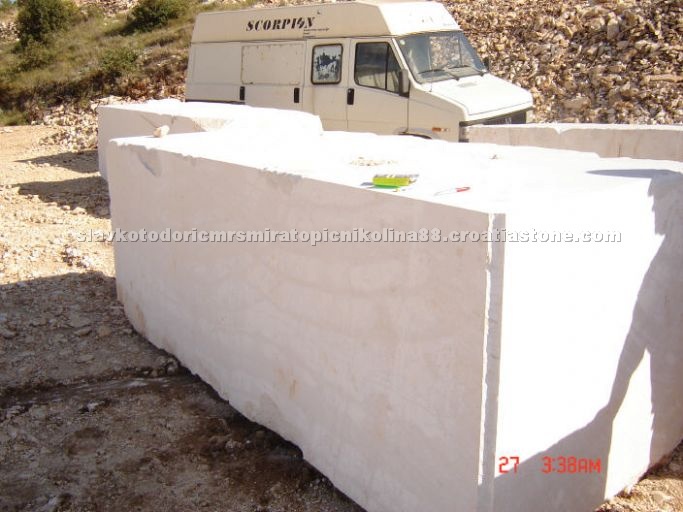 Adria Grigio Unito Limestone Blocks
