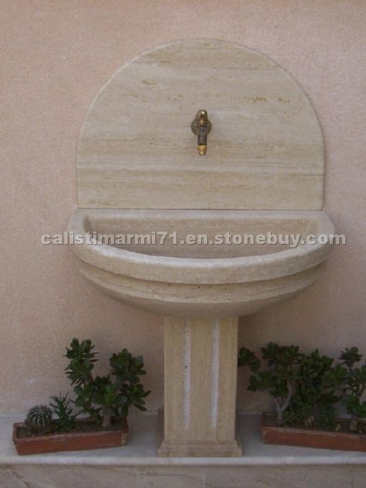 Fountain in Travertin