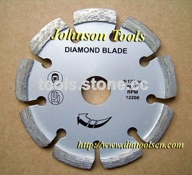 Crack chasing saw blade
