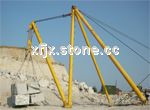 Diagnoal bracing mast crane