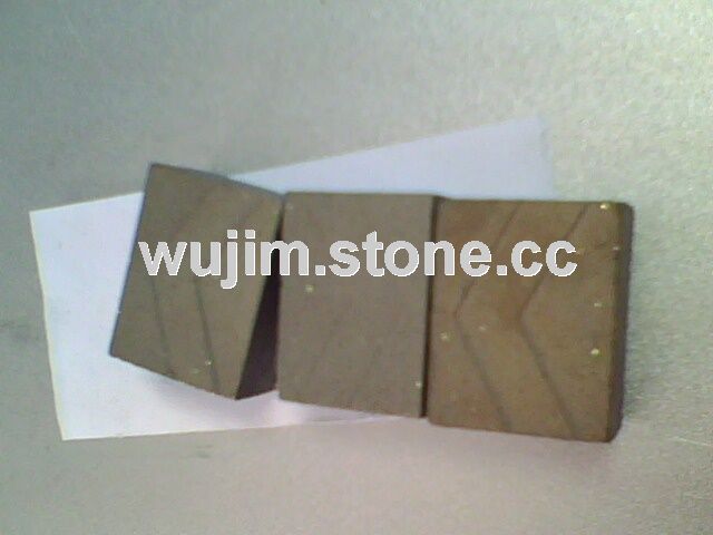 "V" type diamond segment