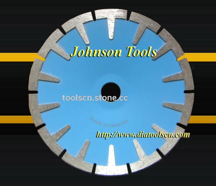 Sintered concave saw blade