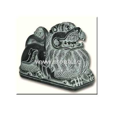 Lion With Ball in Mouth AG - 150