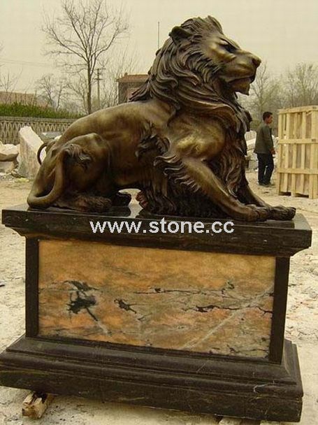 Bronze Lion on Marble Pedestal (SL601) Bronze Lion on Marble Pedestal (SL601)