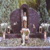 tomb                                                                                                               tombstone