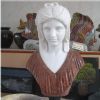 Statue B003